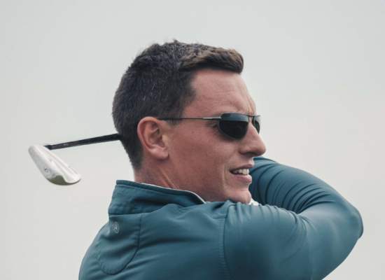 Golfer wearing Bigatmo sunglasses