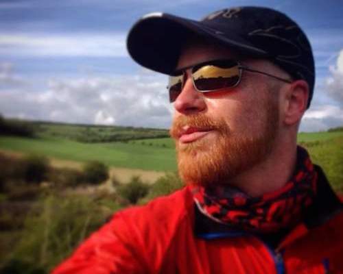A man in the countryside wearing Bigatmo photochromic sunglasses